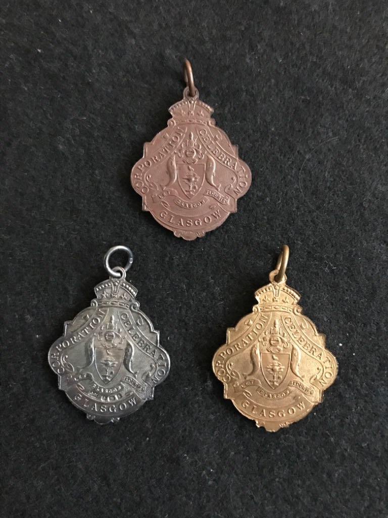 George V Coronation Medal Set - Glasgow Corporation Children’s Fete  coin collectible - Main Image 2