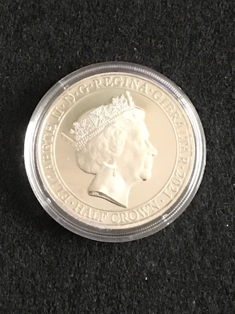 Her Majesty A life In Pictures - Her Oath  coin collectible - Main Image 2