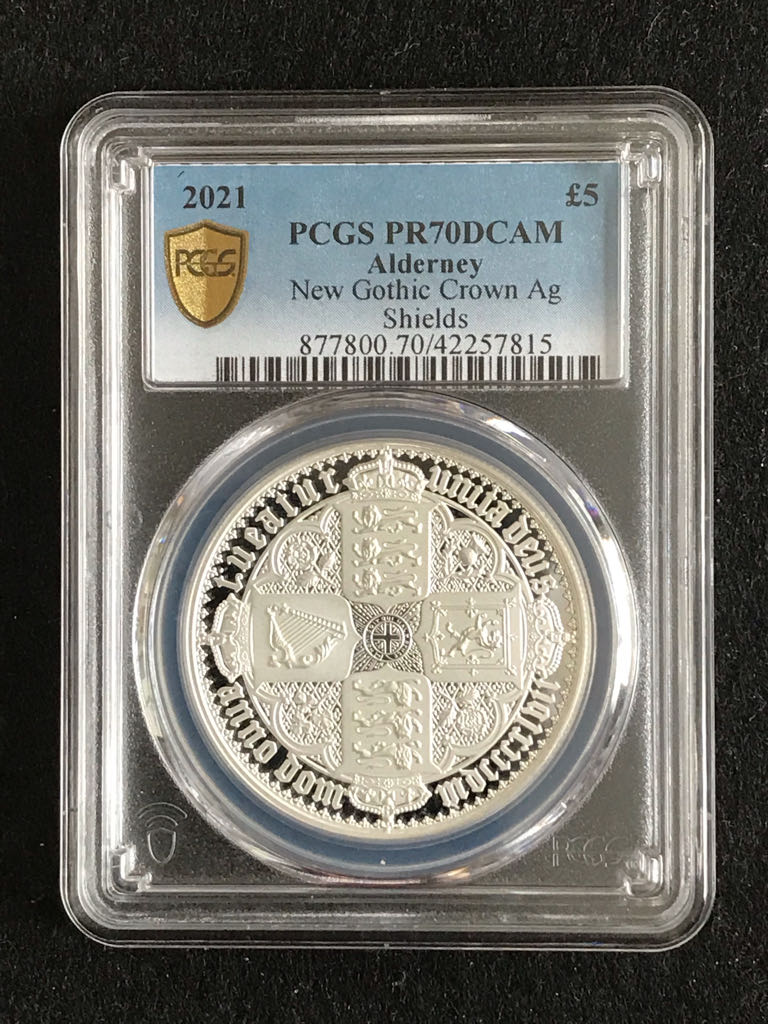 Queen Elizabeth II Gothic Crown Shields  coin collectible - Main Image 2