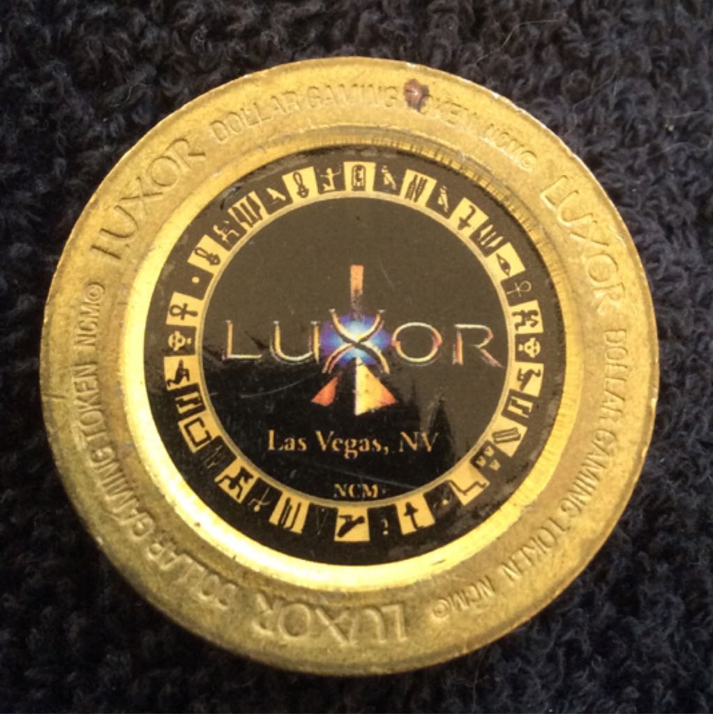 Luxor Casino LV $1 Gaming Token Pyramids  coin collectible - Main Image 2