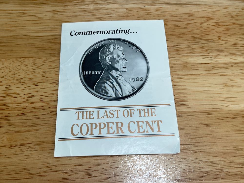 Victini (Red Cracked Ice Holofoil)