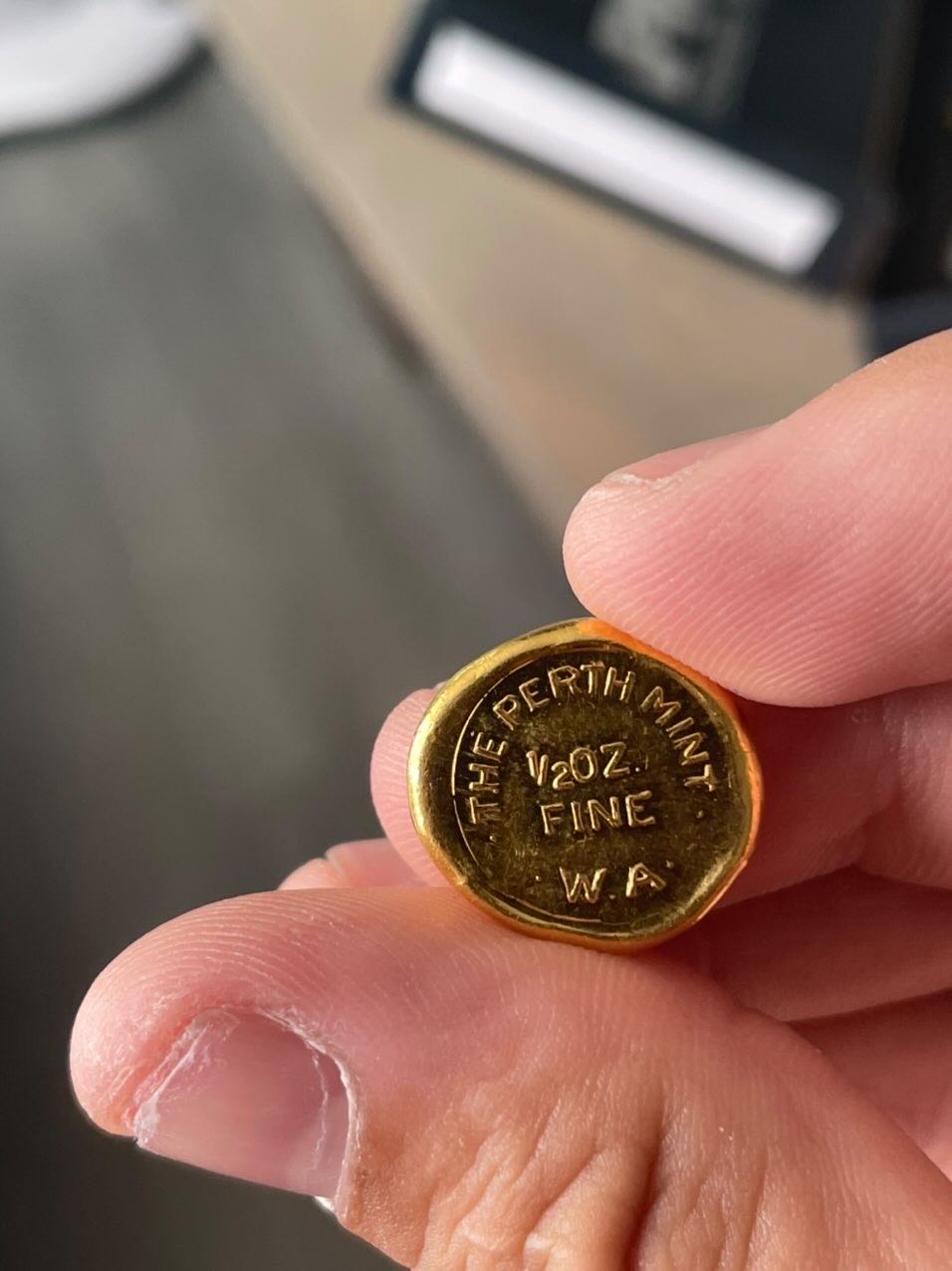 1/2 Oz Vintage Perth Mint Swan  coin collectible - Main Image 2