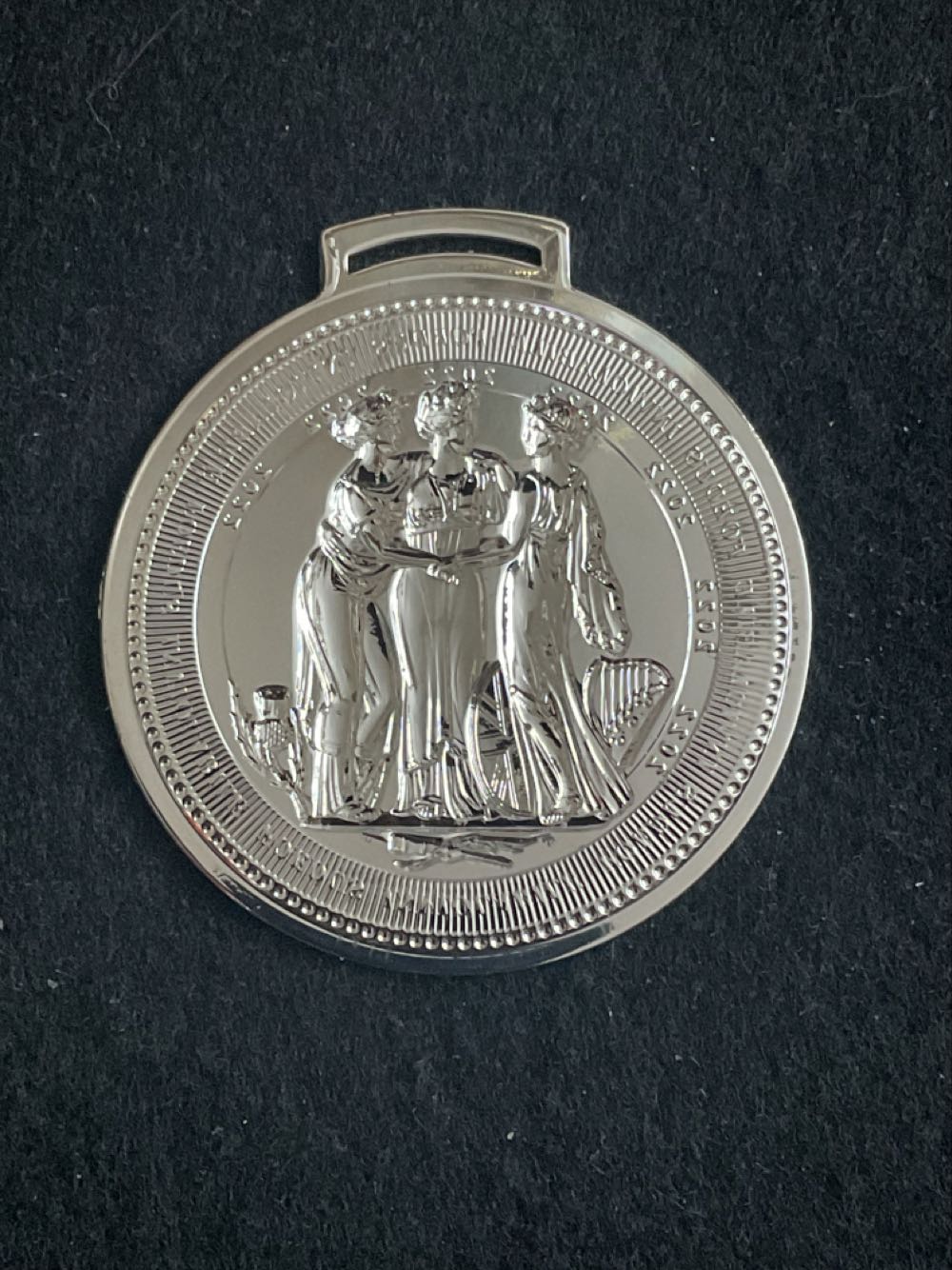 Three Graces 2022 Silver Tree Decoration  coin collectible - Main Image 2