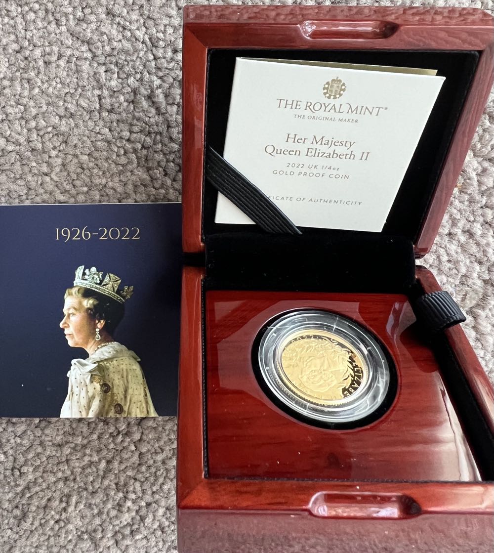 Queen Elizabeth II Memorial  coin collectible [Barcode 5026177601661] - Main Image 3