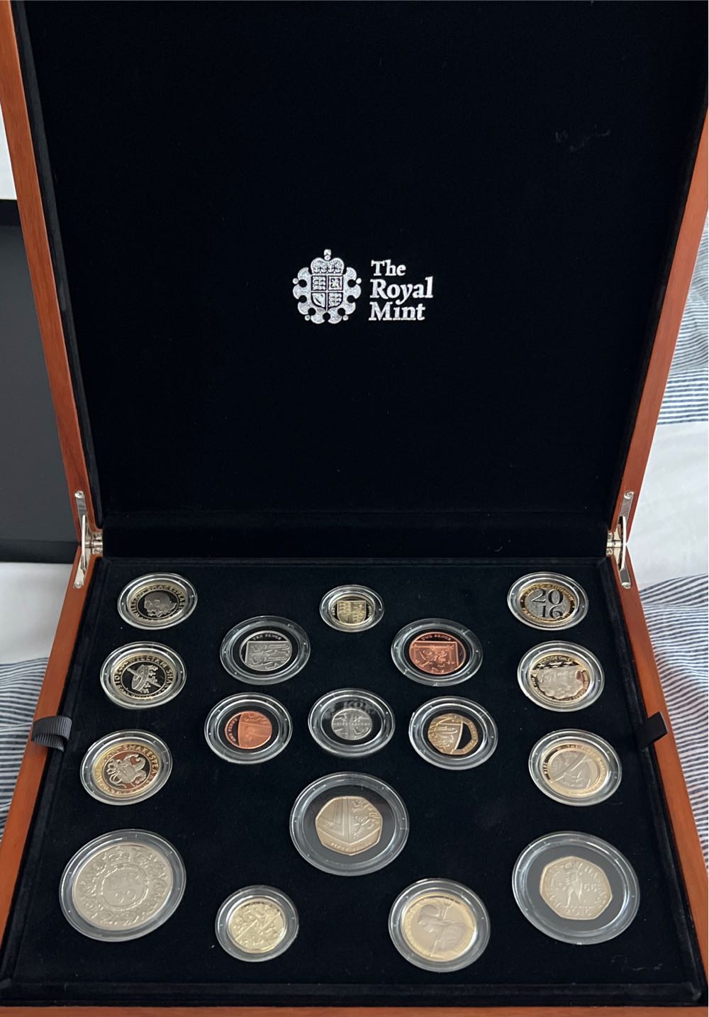 2016 Premium Proof Coin Set  coin collectible - Main Image 3