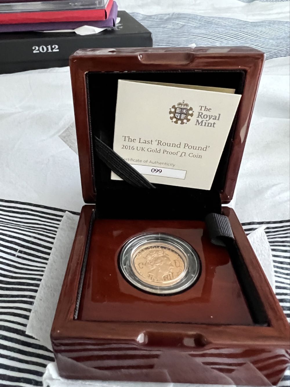 The Last Round Pound  coin collectible [Barcode 5026177354383] - Main Image 3