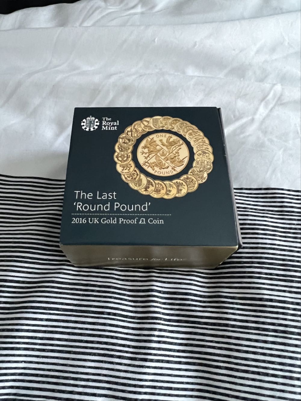 The Last Round Pound  coin collectible [Barcode 5026177354383] - Main Image 4