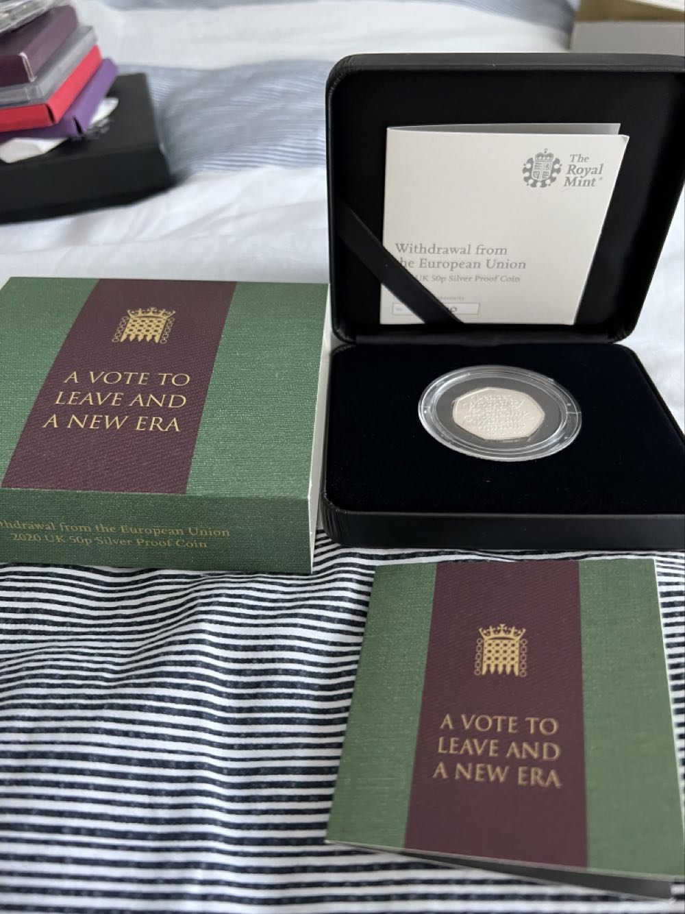 Withdrawal From The European Union  coin collectible [Barcode 5026177470953] - Main Image 3