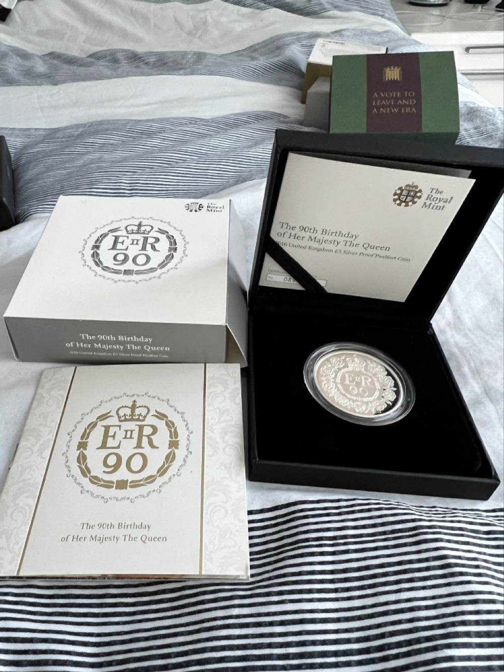 The 90th Birthday Of HM The Queen  coin collectible [Barcode 5026177356868] - Main Image 3