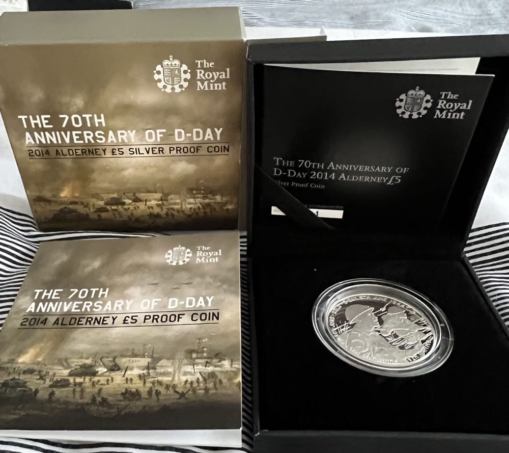 The 70th Anniversary Of D-Day  coin collectible [Barcode 5026177324461] - Main Image 3