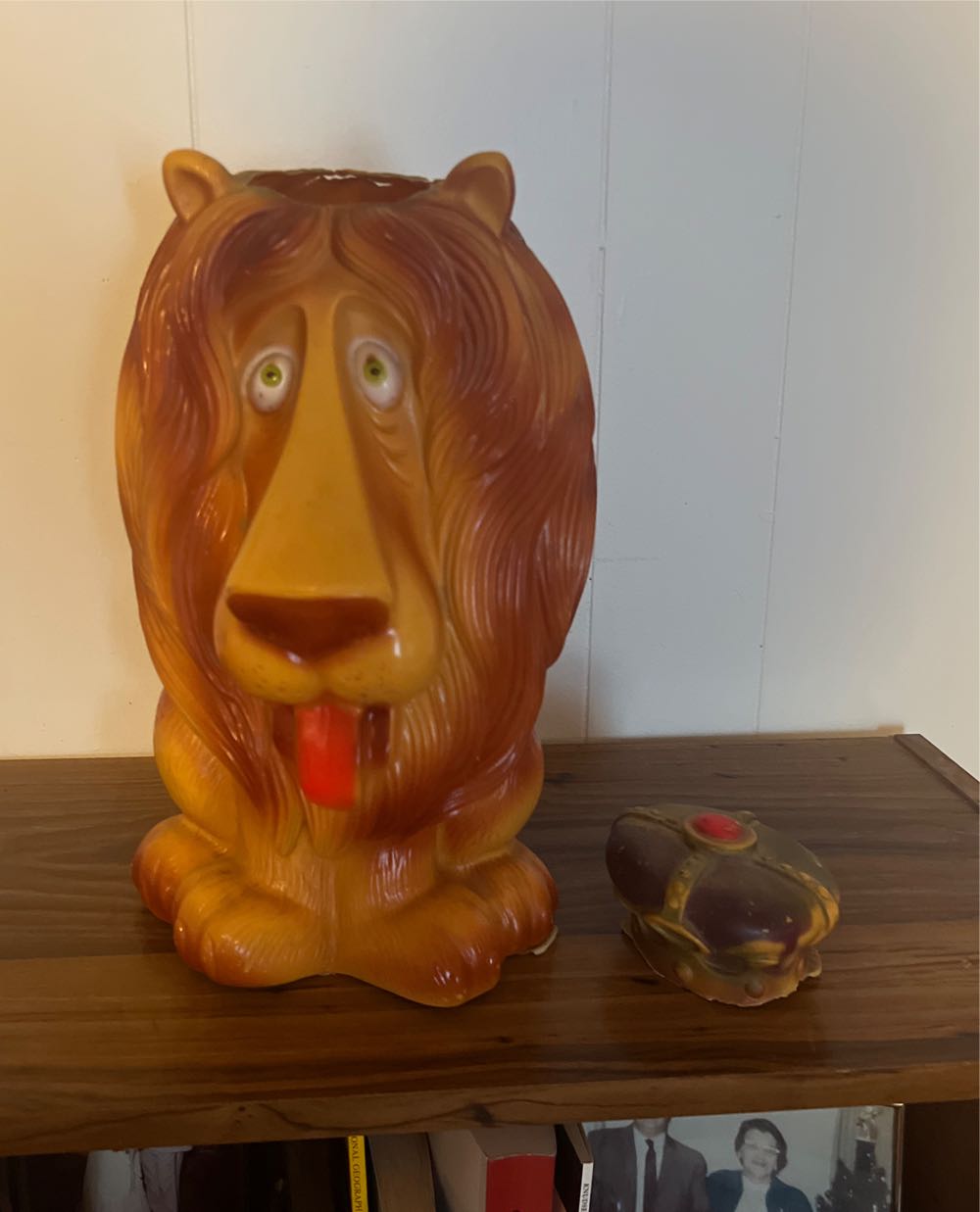 Vintage LION  Plastic Piggy Coin Bank GREAT DECORATION  coin collectible - Main Image 2