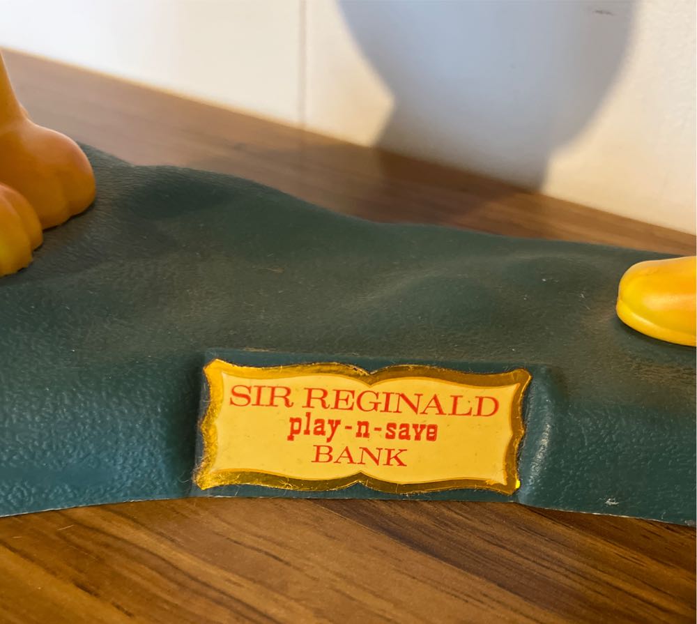 MASCON SIR REGINALD AND LION ANIMATED COIN BANK 1960s PLASTIC WORKS  coin collectible - Main Image 2