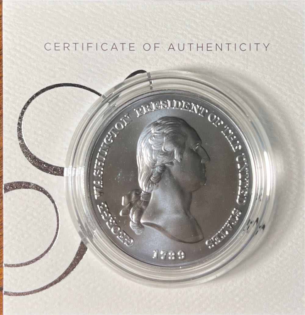 Presidential Silver Medal Washington  coin collectible [Barcode 704785072725] - Main Image 1