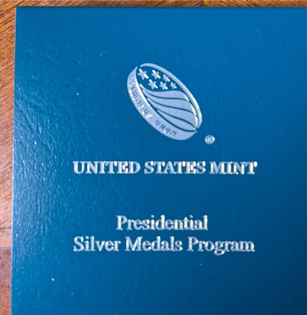 S816 Presidential Silver Medal Abraham Lincoln  coin collectible [Barcode 704786261371] - Main Image 3