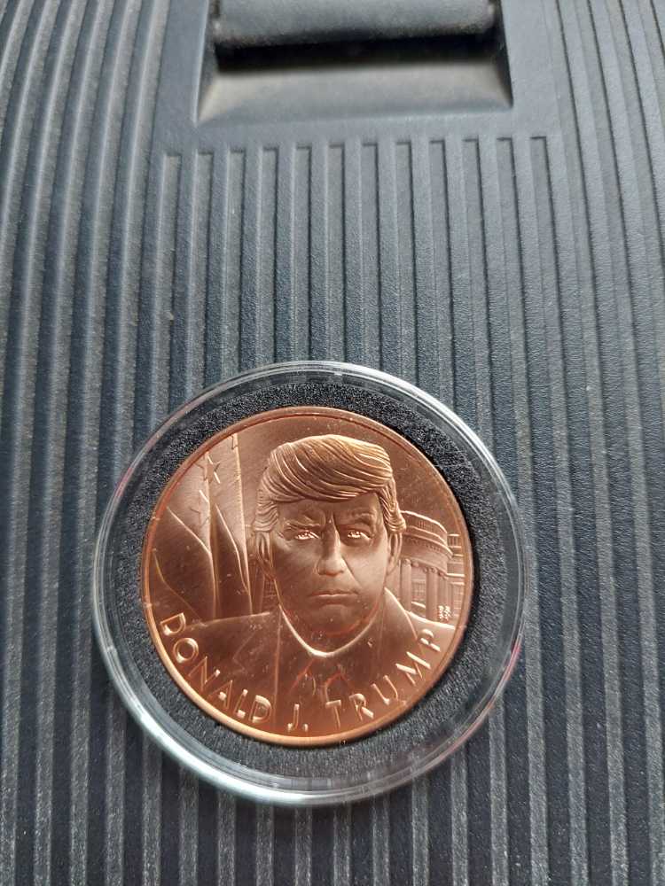 Star Wars Darth Vader and Emperor Palpatine Brilliant Uncirculated Colour Coin