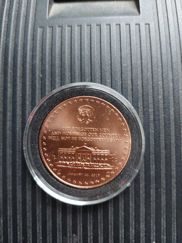 US Medal Pres 45 Donald Trump  coin collectible - Main Image 2
