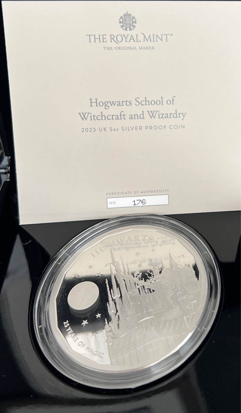 Hogwarts Castle  coin collectible [Barcode 5026177592570] - Main Image 2