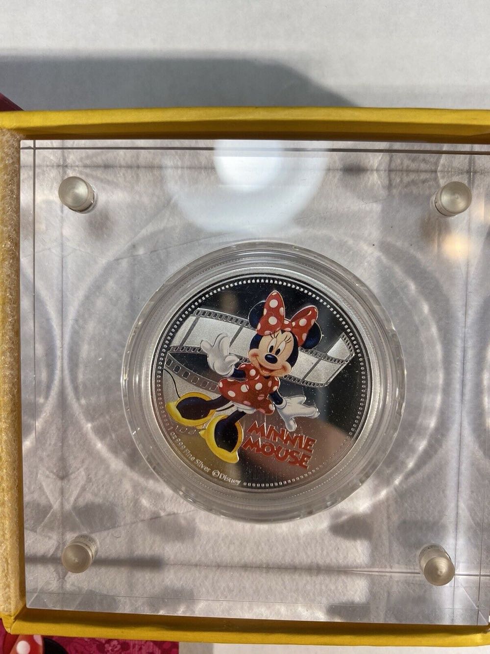 Niue 2014 2$ Disney Mickey & Friends MINNIE MOUSE (2.) 1 oz .999 silver colorized Proof coin  coin collectible - Main Image 2
