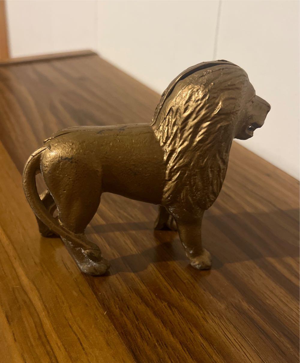 NICE ANTIQUE CAST IRON  MALE LION STILL BANK, ORIGINAL PAINT & SCREW  coin collectible - Main Image 3