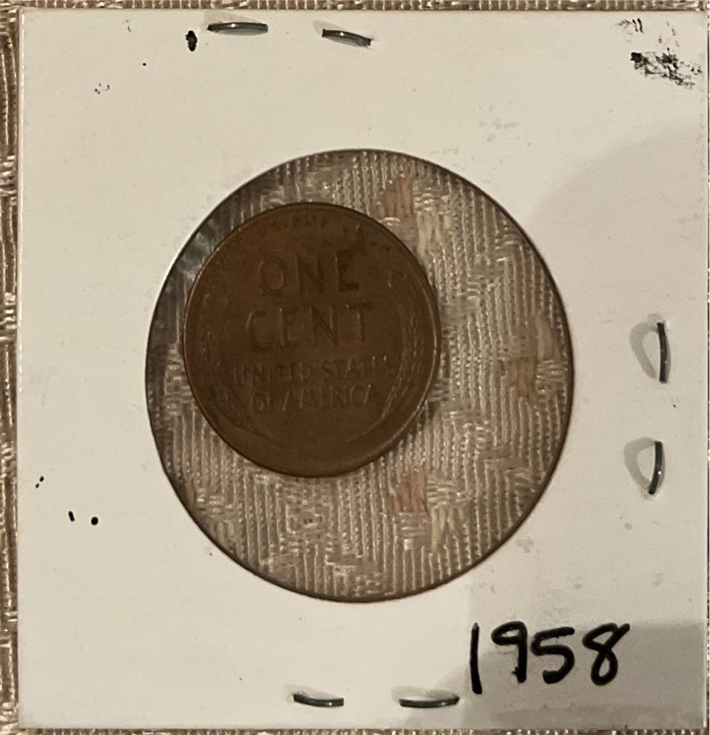 LOT 8  UNKNOWN ROMAN COIN