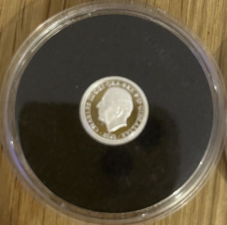 The Love Story Silver Quarter Sovereign  coin collectible - Main Image 2