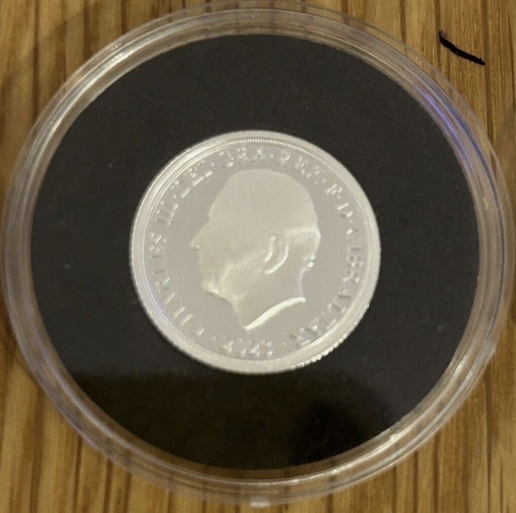 The Love Story Silver Sovereign  coin collectible - Main Image 2