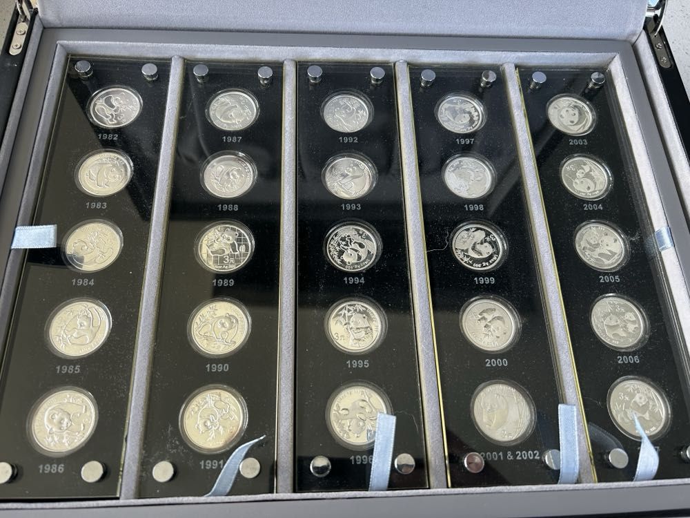 2007 Panda - 25th Anniversary Set  coin collectible - Main Image 3