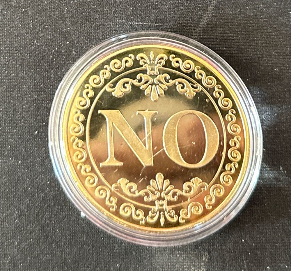 Golden Coin Yes No  coin collectible [Barcode 66049353348] - Main Image 2
