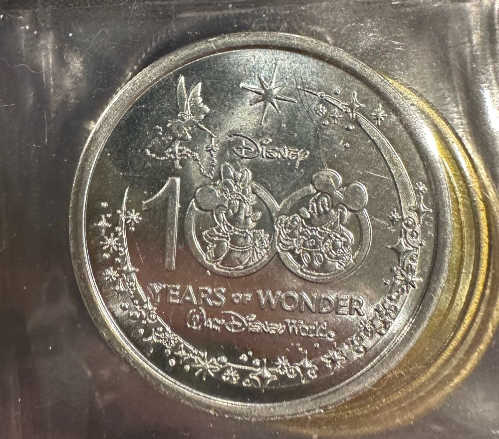 Disney’s 100 Years Of Wonder Medallion - Goofy & Pluto  coin collectible - Main Image 2