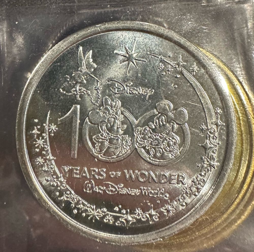 Disney’s 100 Years Of Wonder Medallion - Mulan  coin collectible - Main Image 2