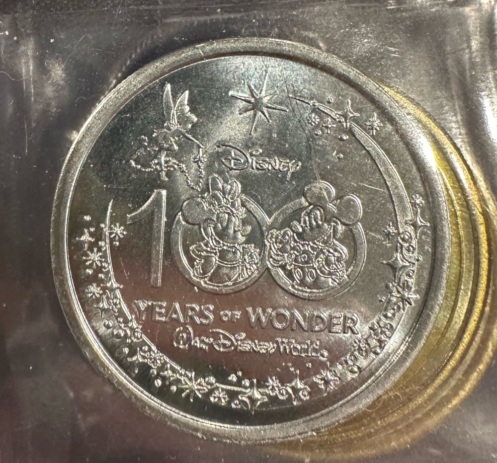 Disney’s 100 Years Of Wonder Medallion - Incredibles  coin collectible - Main Image 2