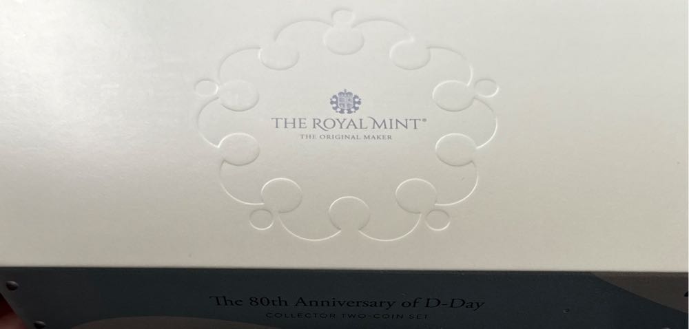 The 80th Anniversary Of D-Day  coin collectible [Barcode 5026177701040] - Main Image 2