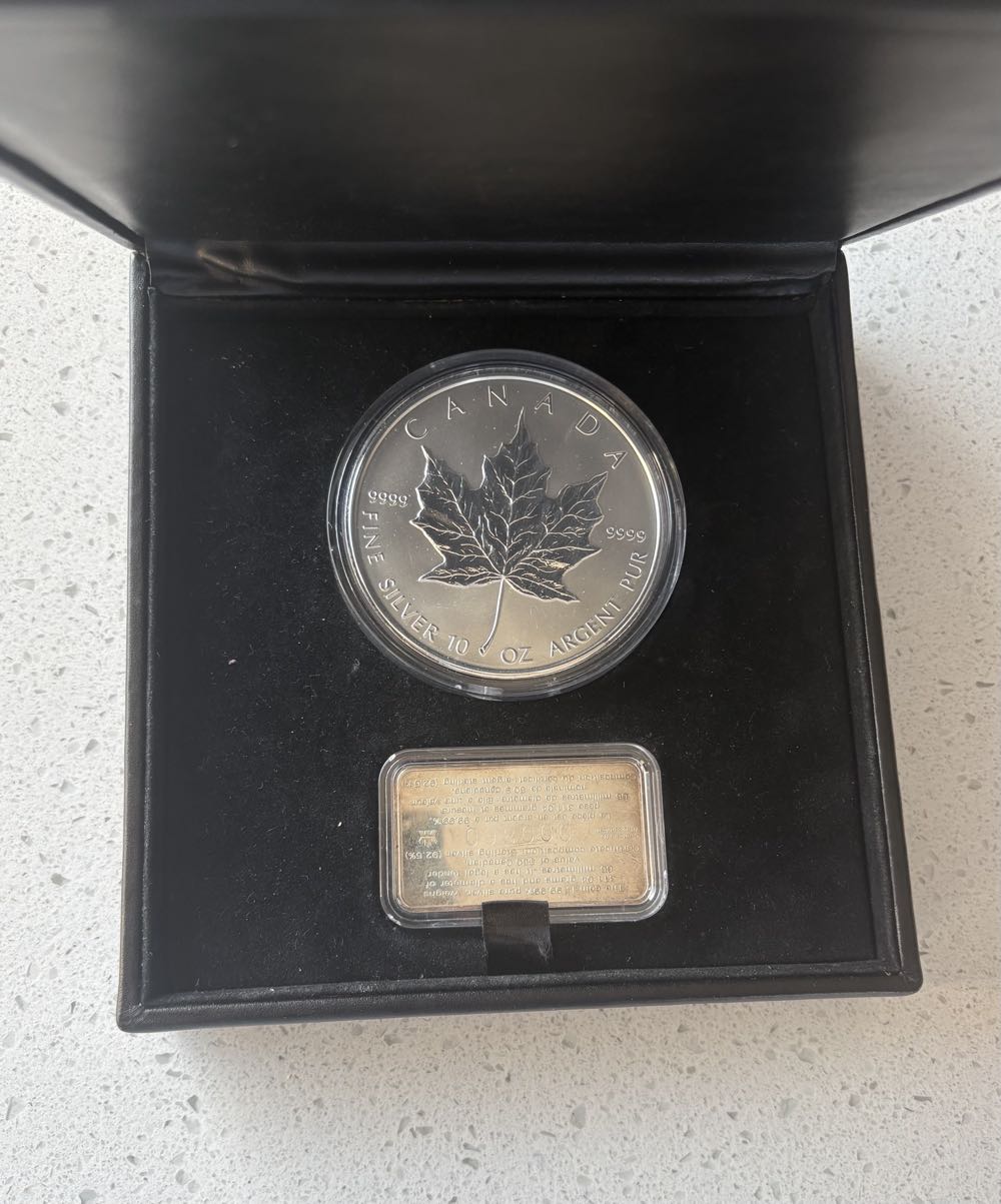 1998 Canadian Maple - 10th Anniversary 10oz  coin collectible - Main Image 4