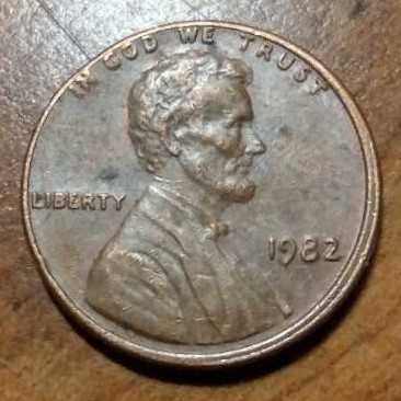 Elvira Collector Coin