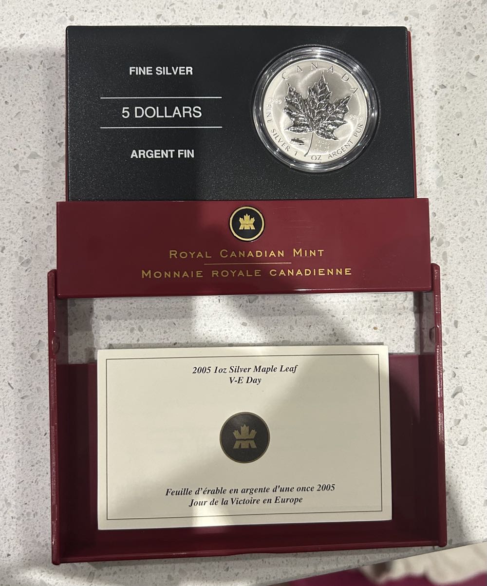2005 Canadian Maple - Tulip Privy  coin collectible - Main Image 3