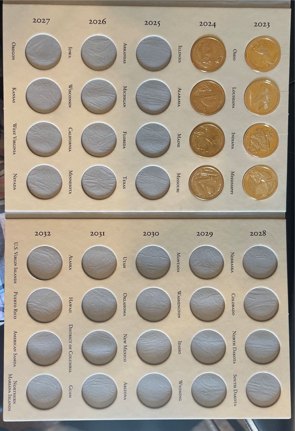 American Innovation Dollar Folder For 2018– 2032  coin collectible [Barcode 675346300819] - Main Image 3