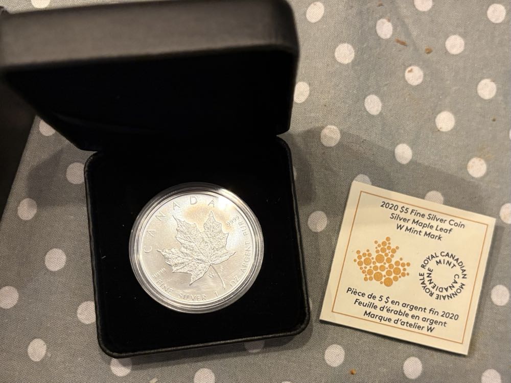 2020 Canadian Maple - W Privy  coin collectible - Main Image 3