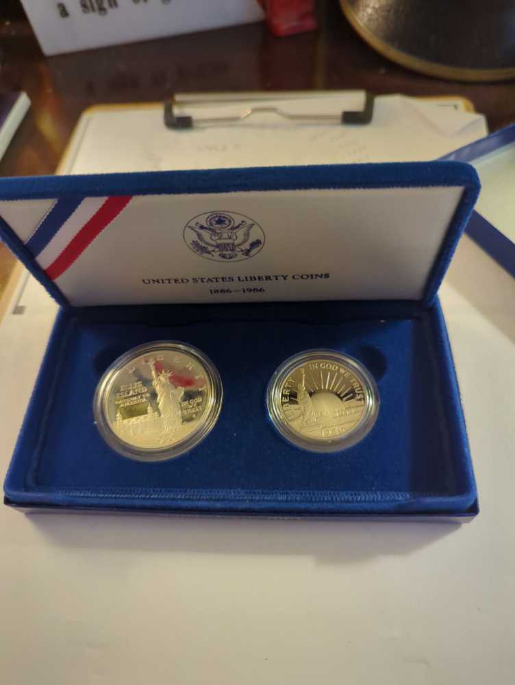 1986 Liberty Silver Dollar Set  coin collectible - Main Image 1
