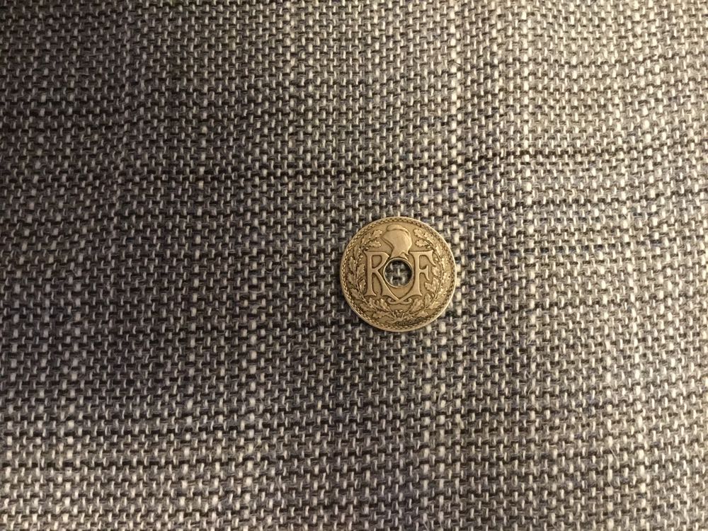 A017  coin collectible - Main Image 2