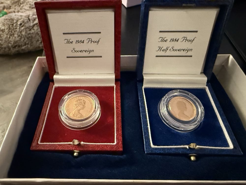 United Kingdom Gold Sovereign 1984  coin collectible - Main Image 2