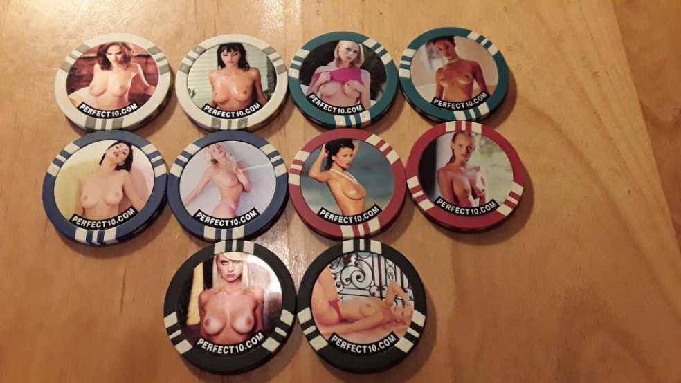 X Women Exposing Breasts On Poker Chip   coin collectible - Main Image 4