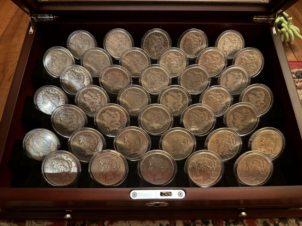 Star Wars Limited Edition The Mandalorian & Baby Yoda Collectible Metal Ingot