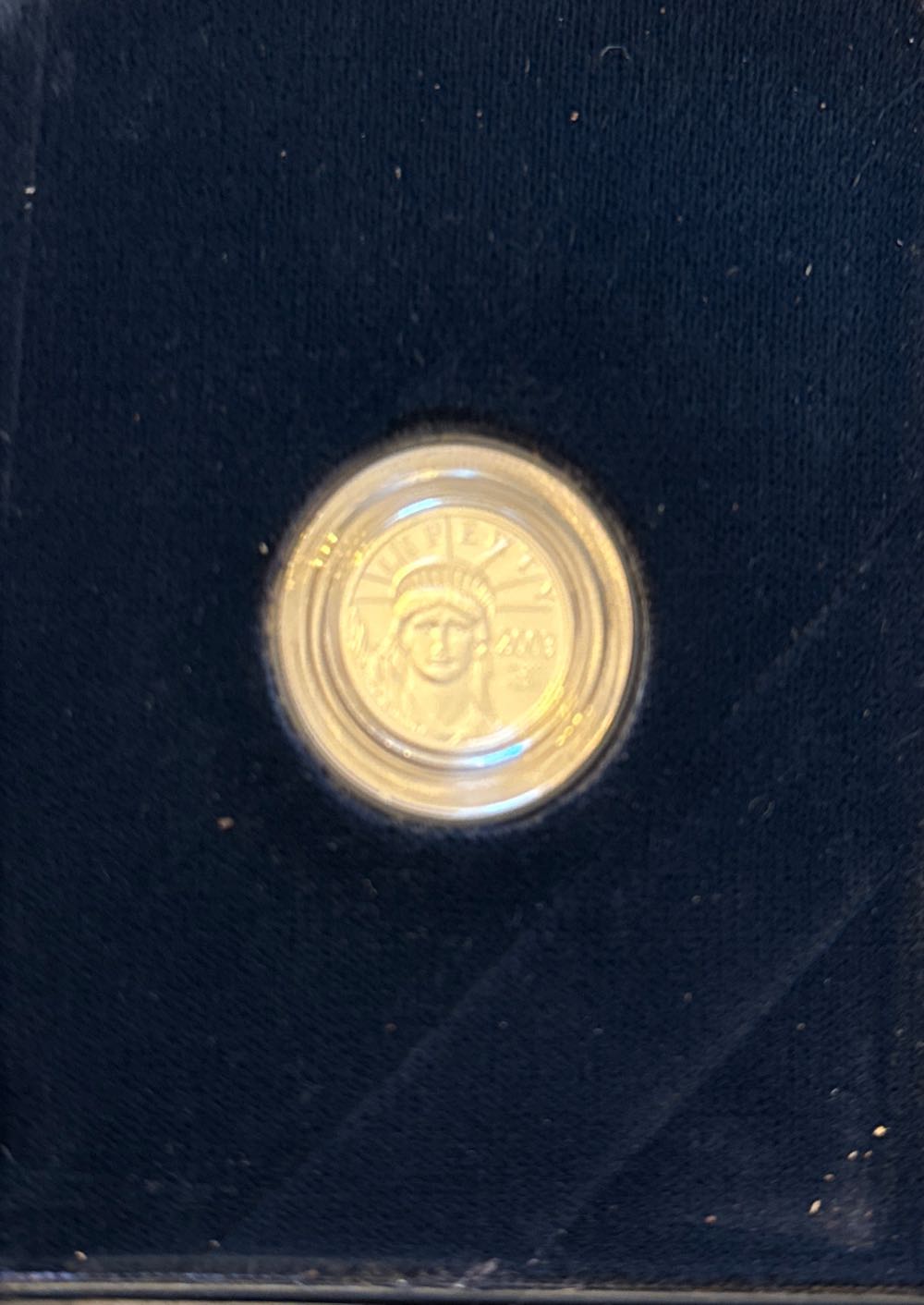 2003 1/10 ounce proof platinum bouillon coin  coin collectible [Barcode 704785032101] - Main Image 3