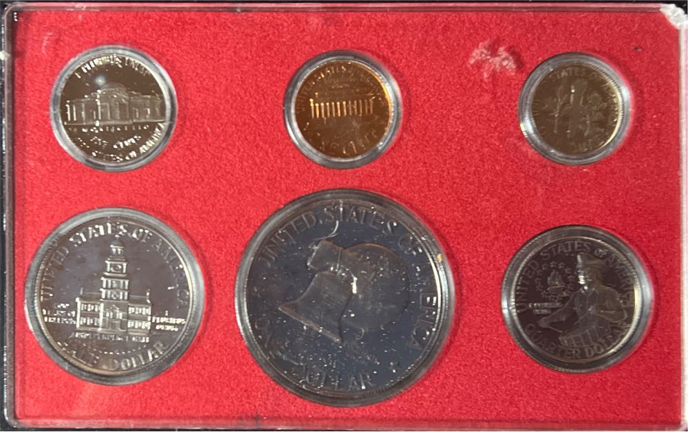 A. 1976 United States Mint Bicentennial Clad Proof Coin Set   coin collectible - Main Image 2