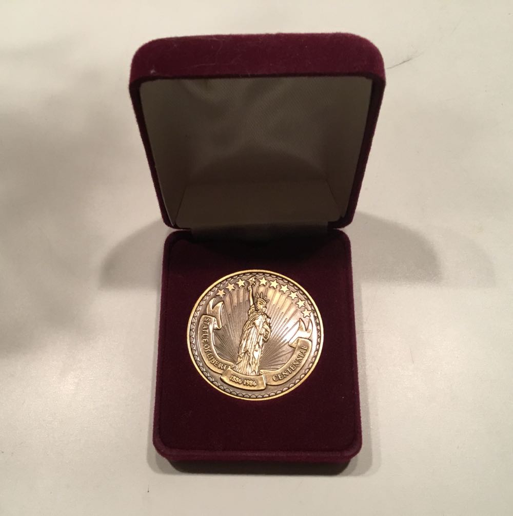 1886-1986 Statue of Liberty Centennial The Gift of Freedom Coin Medal  coin collectible - Main Image 3