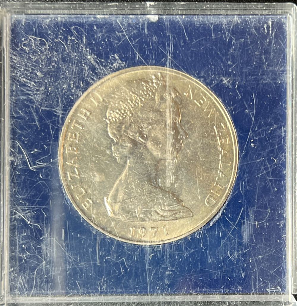 1971 New Zealand 1 Dollar Cu-Ni Uncirculated - Shield of Arms  coin collectible - Main Image 2