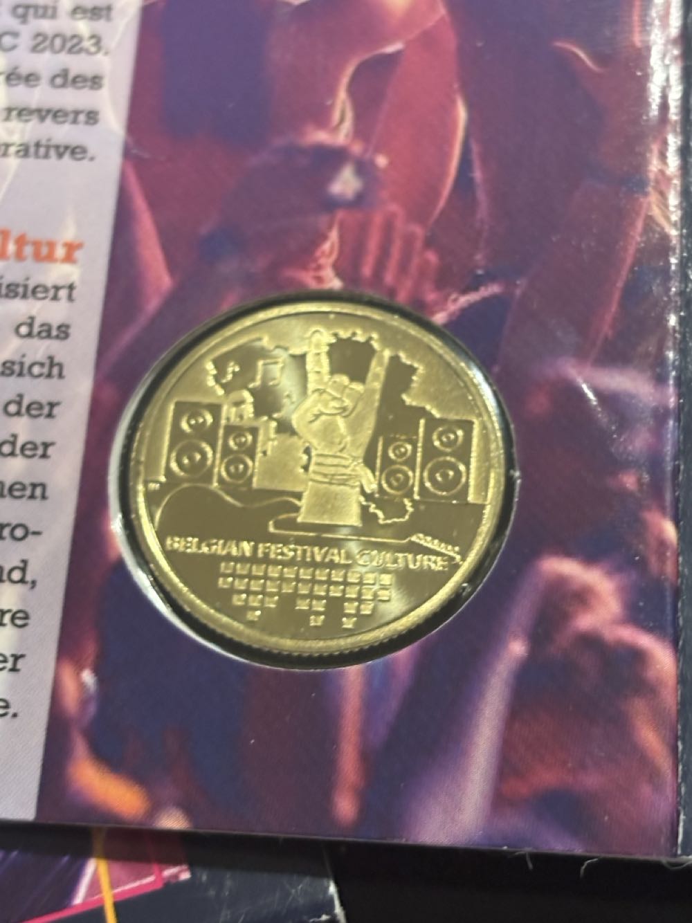 2 1/2  coin collectible - Main Image 2