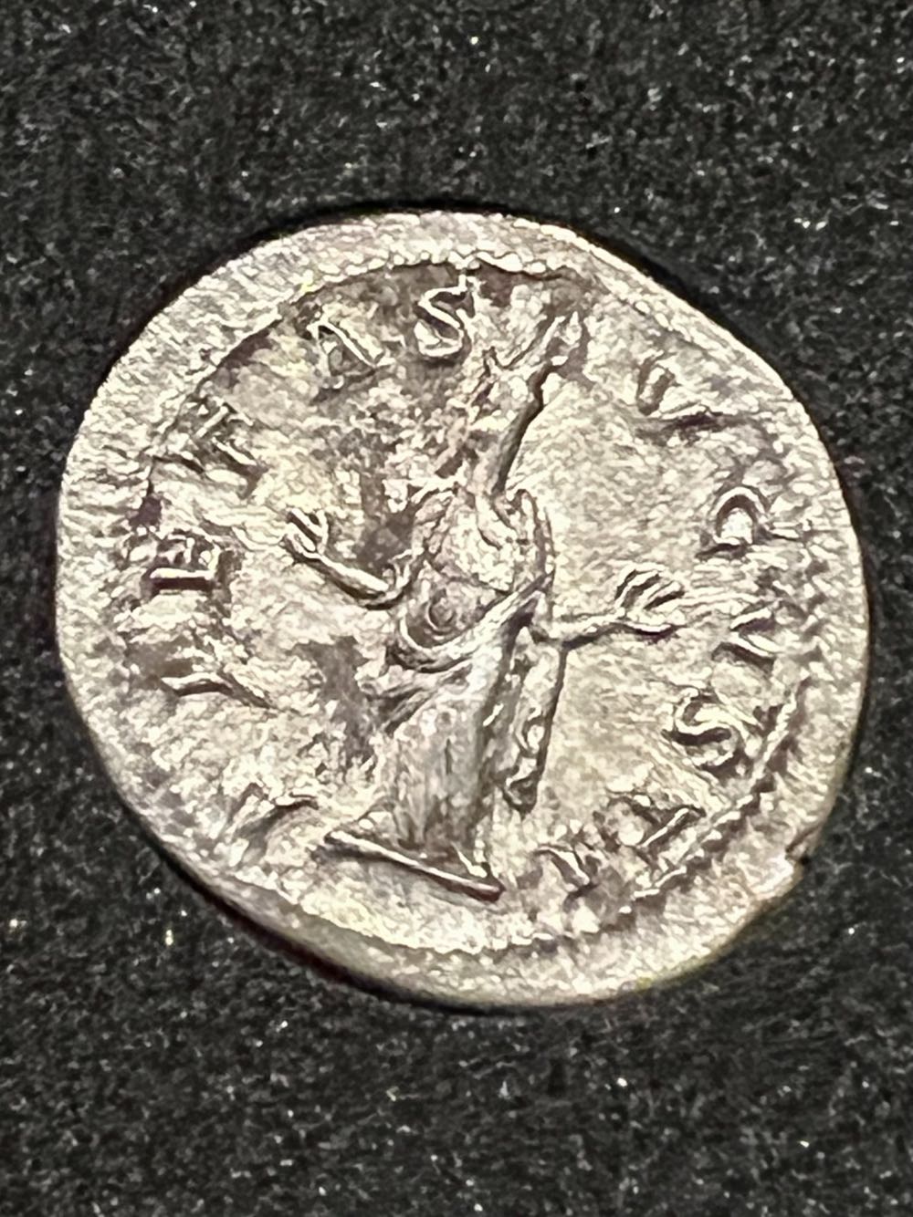 Gordian III - D - PIETAS AVGVSTI  coin collectible - Main Image 2