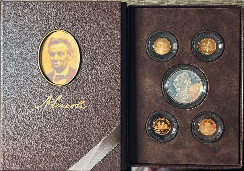 2009 United States Mint Lincoln Coin and Chronicles Set  coin collectible - Main Image 2