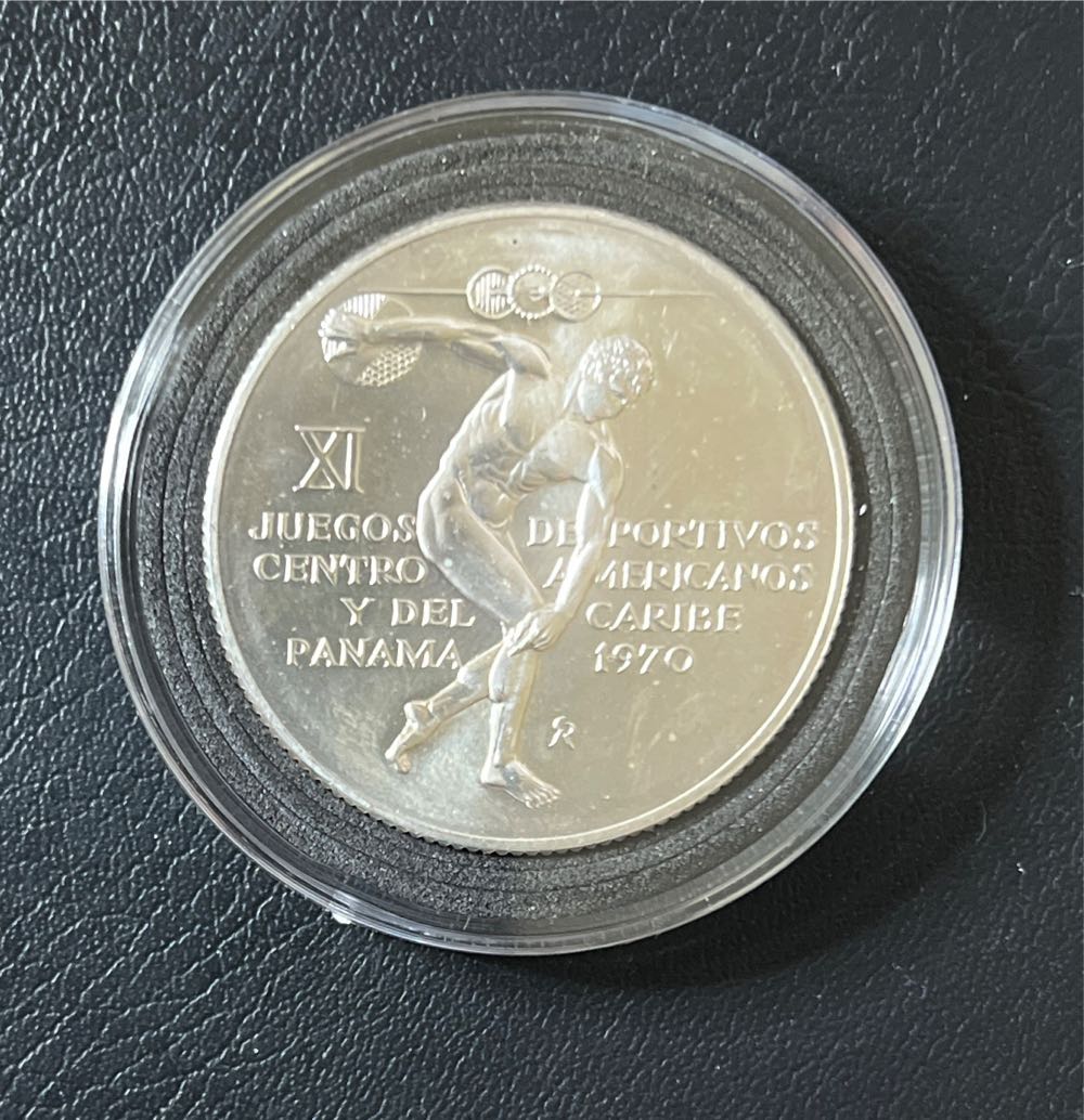 Dinosaurs Iconic Specimens: Stegosaurus